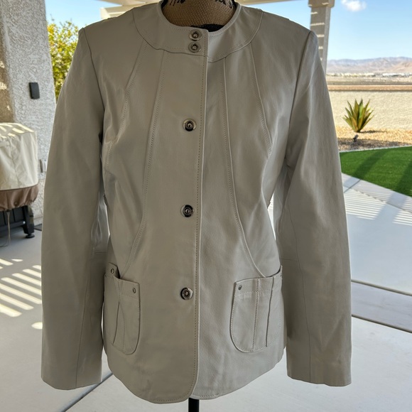 𝅺Dialogue White Leather Jacket - Picture 1 of 7